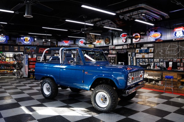 1971 Bright Dark Blue Metallic Ford Bronco